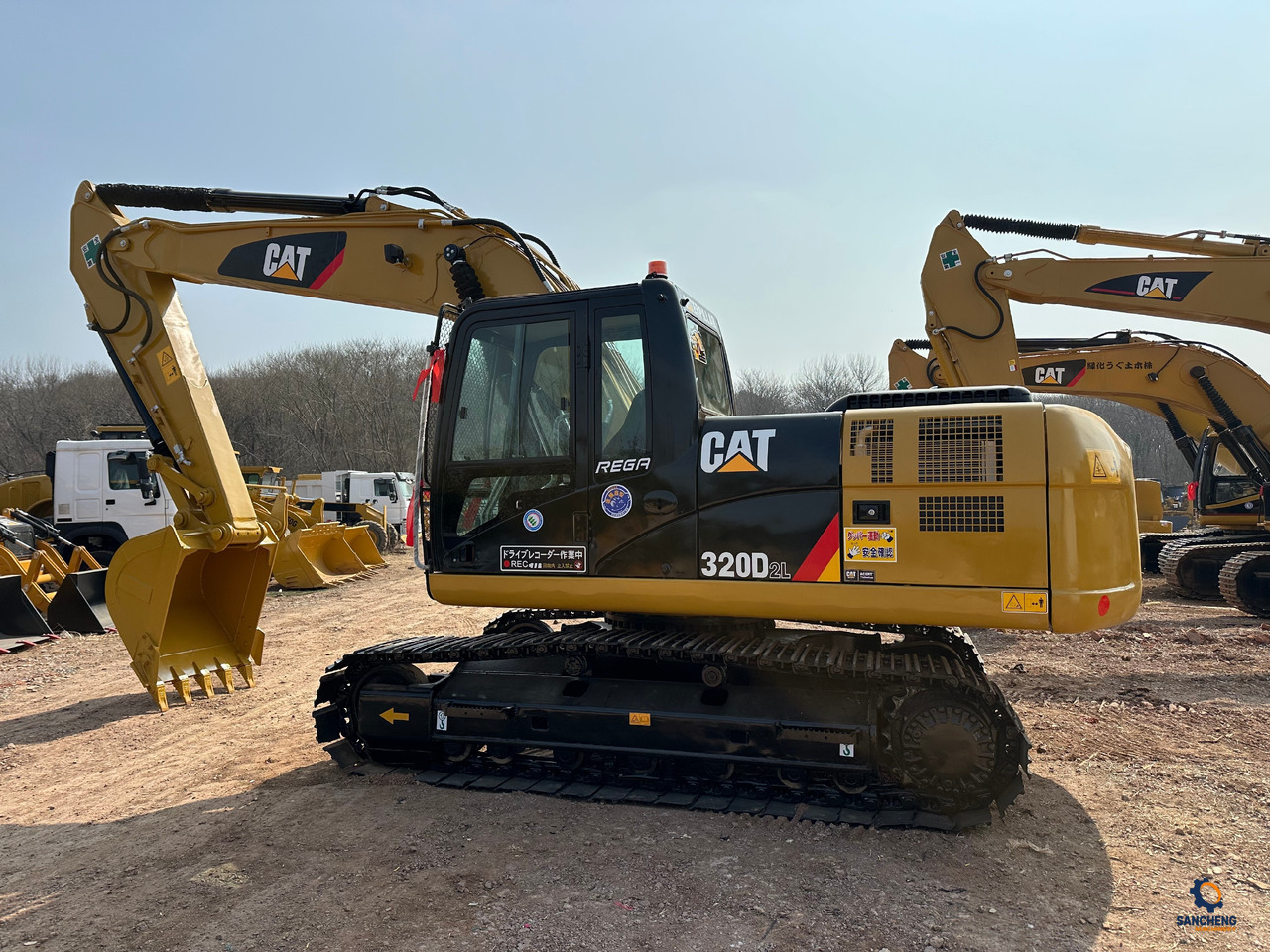 CATERPILLAR 320D2L - 크롤러 굴삭기 : 사진 2 CATERPILLAR 320D2L - 크롤러 굴삭기 : 사진 2