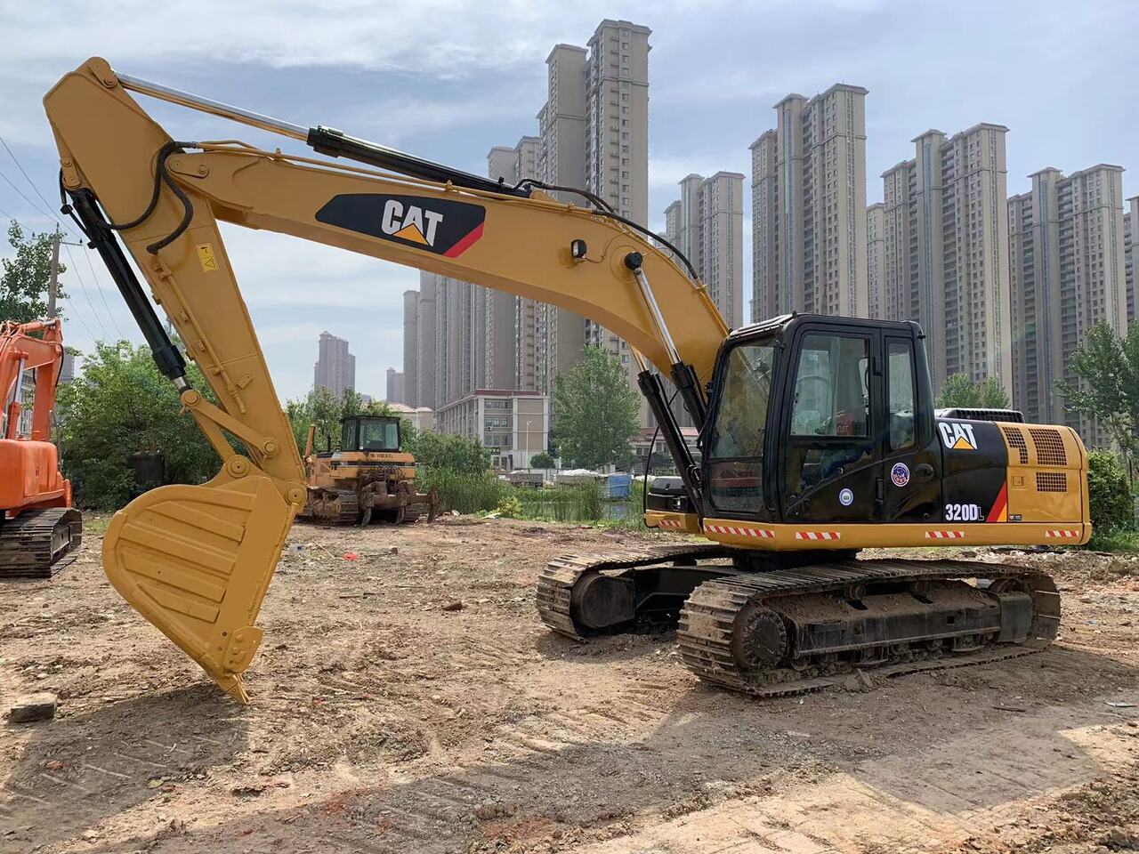 CATERPILLAR 320DL - 크롤러 굴삭기 : 사진 3 CATERPILLAR 320DL - 크롤러 굴삭기 : 사진 3