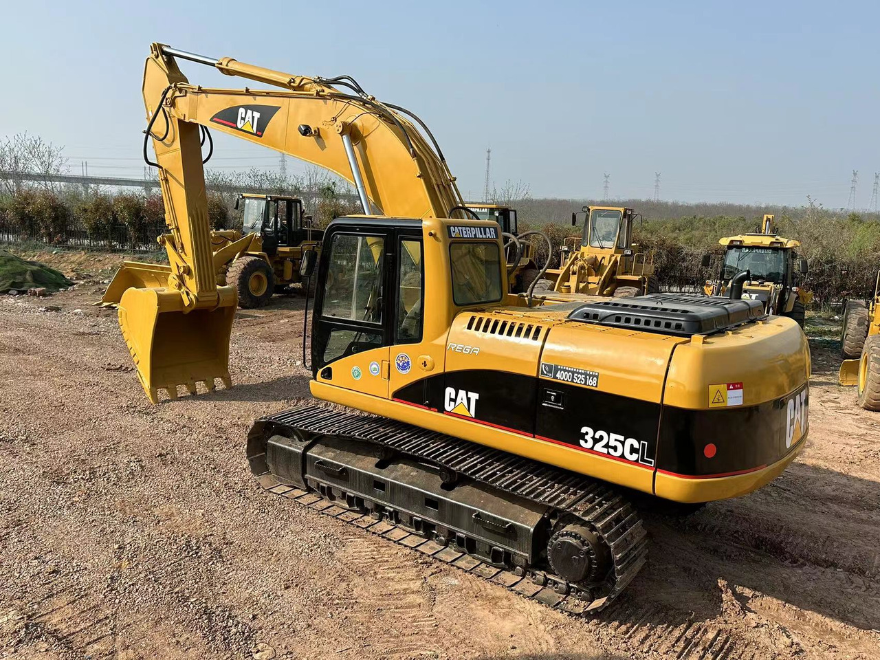 CATERPILLAR 325C - 크롤러 굴삭기 : 사진 4 CATERPILLAR 325C - 크롤러 굴삭기 : 사진 4