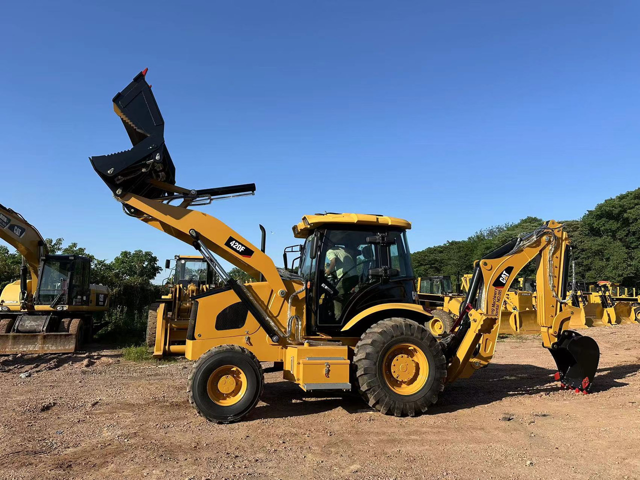 CATERPILLAR 420F2 - 백호 로더 : 사진 1 CATERPILLAR 420F2 - 백호 로더 : 사진 1