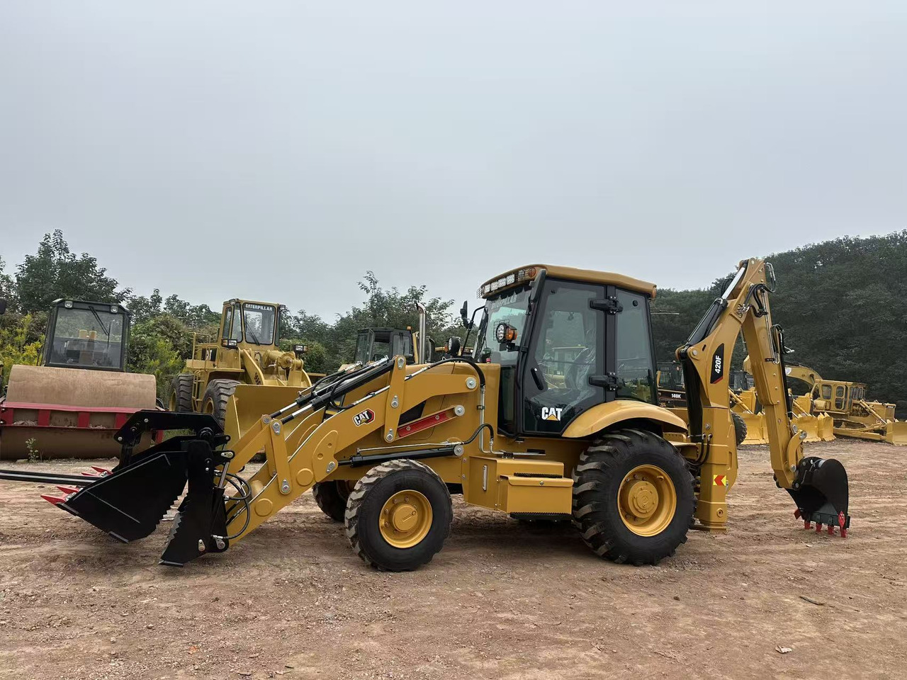 CATERPILLAR 420F2 - 백호 로더 : 사진 1 CATERPILLAR 420F2 - 백호 로더 : 사진 1
