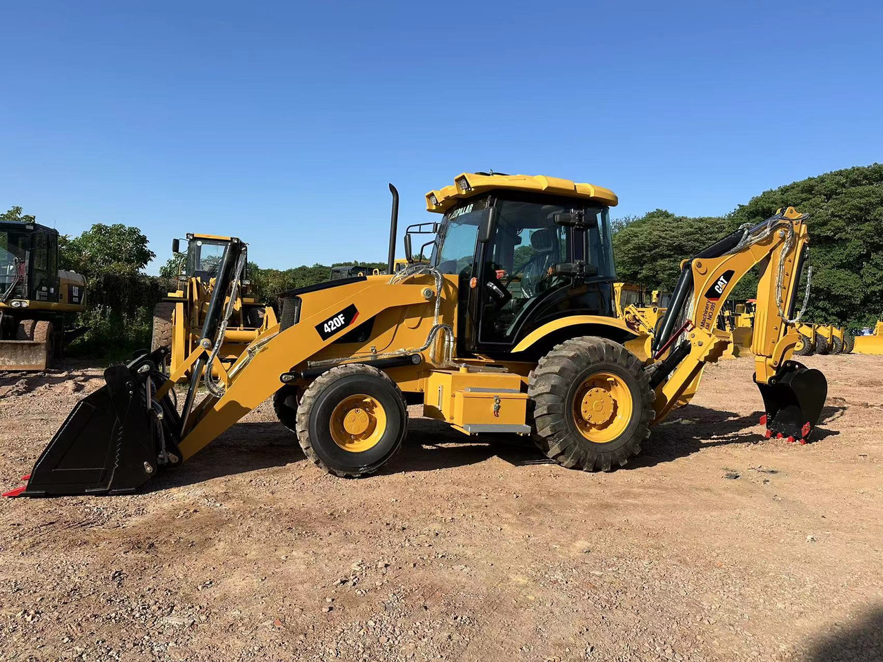 CATERPILLAR 420F2 - 백호 로더 : 사진 4 CATERPILLAR 420F2 - 백호 로더 : 사진 4