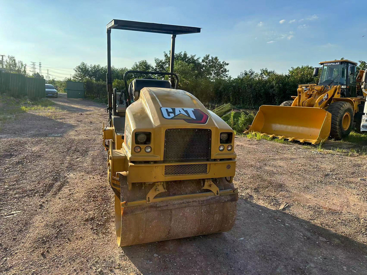 CATERPILLAR CB24B - 롤러 : 사진 5 CATERPILLAR CB24B - 롤러 : 사진 5