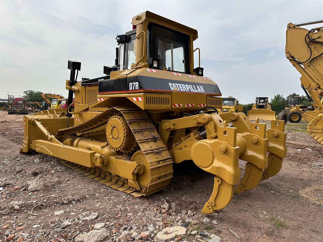 CATERPILLAR D7R - 불도저 : 사진 1 CATERPILLAR D7R - 불도저 : 사진 1