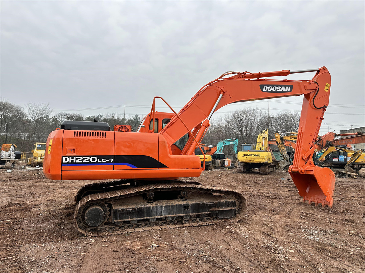 DOOSAN DH220 excavator - 크롤러 굴삭기 : 사진 1 DOOSAN DH220 excavator - 크롤러 굴삭기 : 사진 1