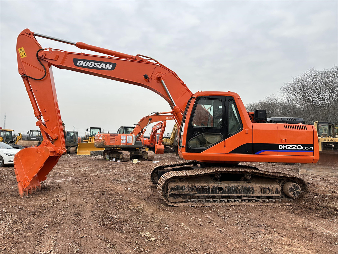 DOOSAN DH220 excavator - 크롤러 굴삭기 : 사진 2 DOOSAN DH220 excavator - 크롤러 굴삭기 : 사진 2