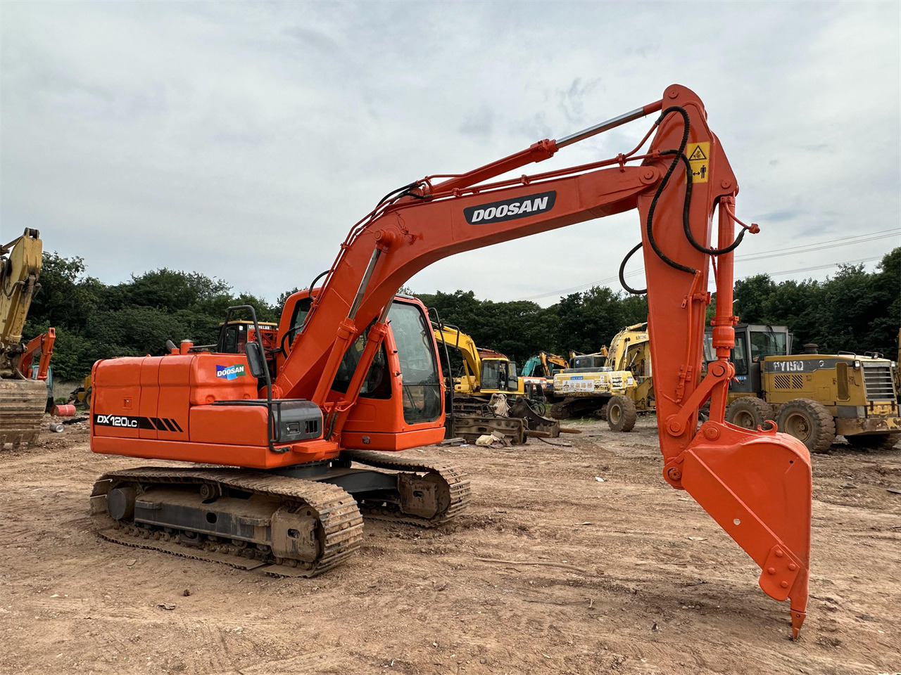 DOOSAN DX120 - 크롤러 굴삭기 : 사진 1 DOOSAN DX120 - 크롤러 굴삭기 : 사진 1