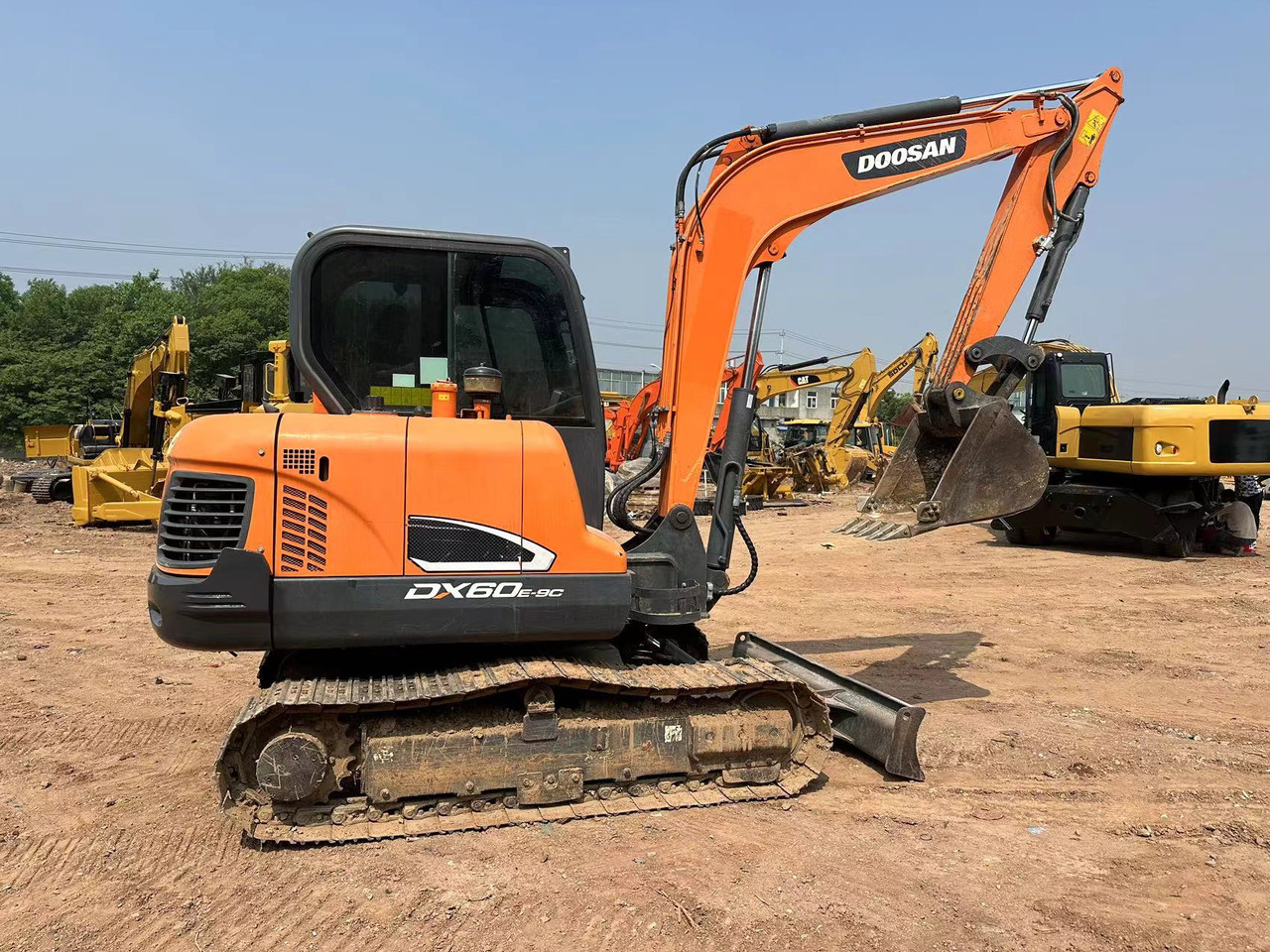 DOOSAN DX60 - 미니 굴삭기 : 사진 3 DOOSAN DX60 - 미니 굴삭기 : 사진 3