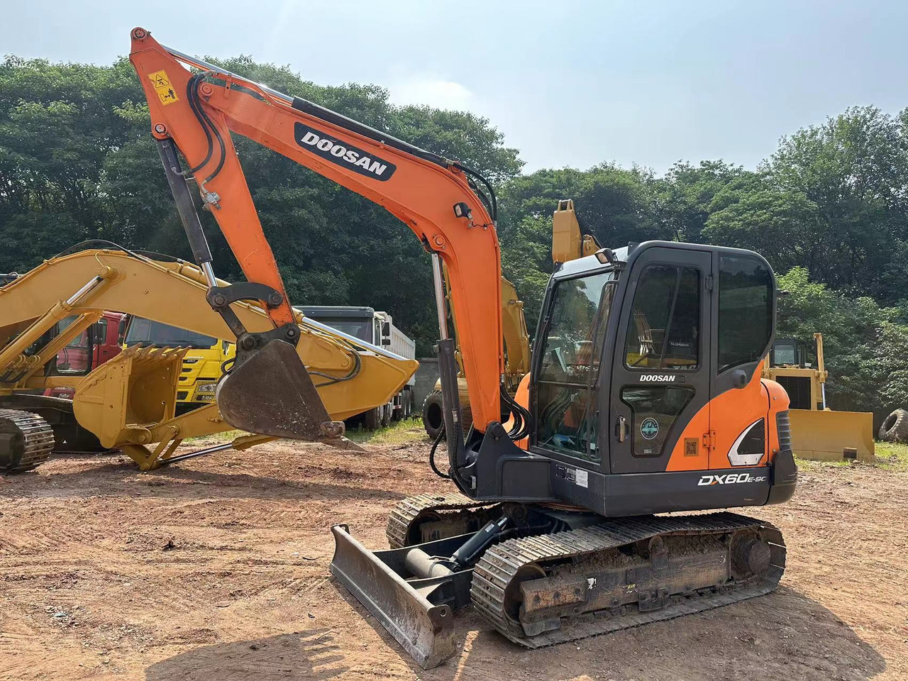 DOOSAN DX60 - 미니 굴삭기 : 사진 1 DOOSAN DX60 - 미니 굴삭기 : 사진 1