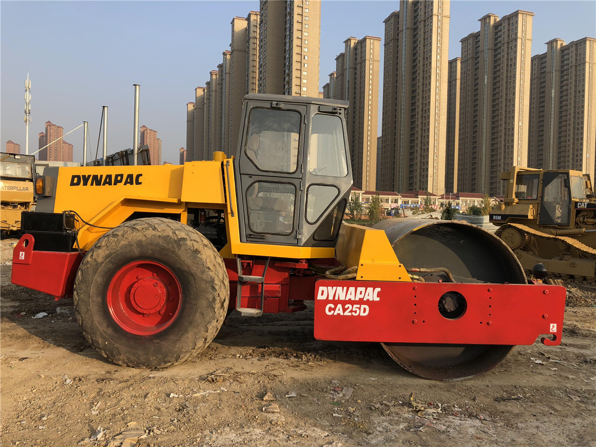DYNAPAC CA25D - 롤러 : 사진 1 DYNAPAC CA25D - 롤러 : 사진 1