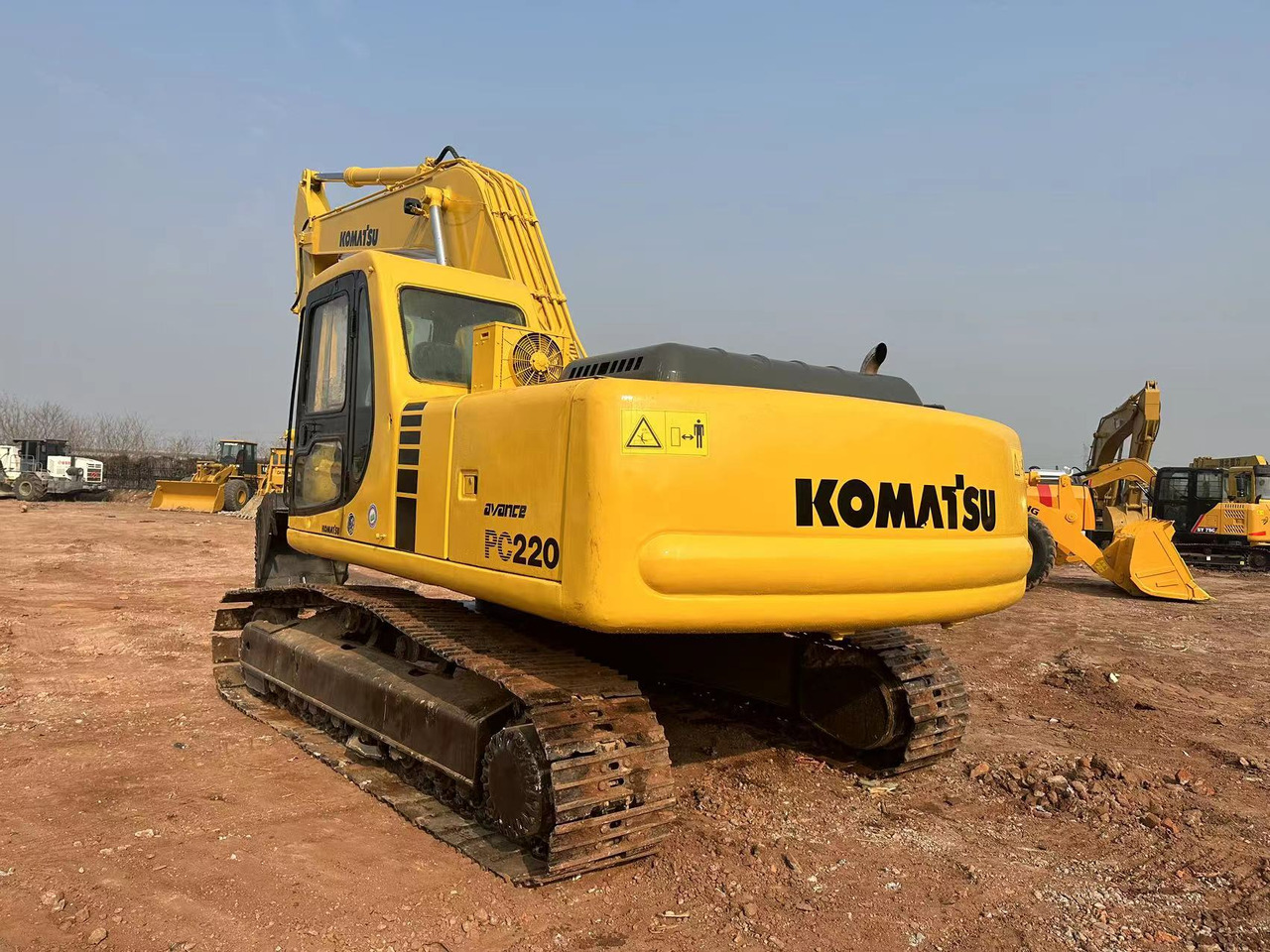 KOMATSU PC220 - 크롤러 굴삭기 : 사진 2 KOMATSU PC220 - 크롤러 굴삭기 : 사진 2