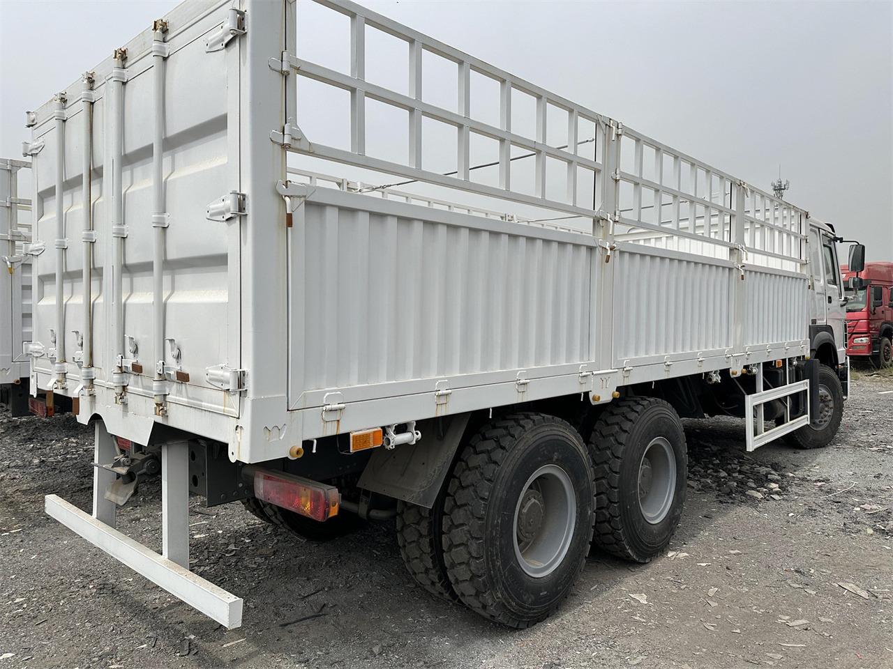 SINOTRUK HOWO 371 Cargo truck - 가축 트럭 : 사진 5 SINOTRUK HOWO 371 Cargo truck - 가축 트럭 : 사진 5