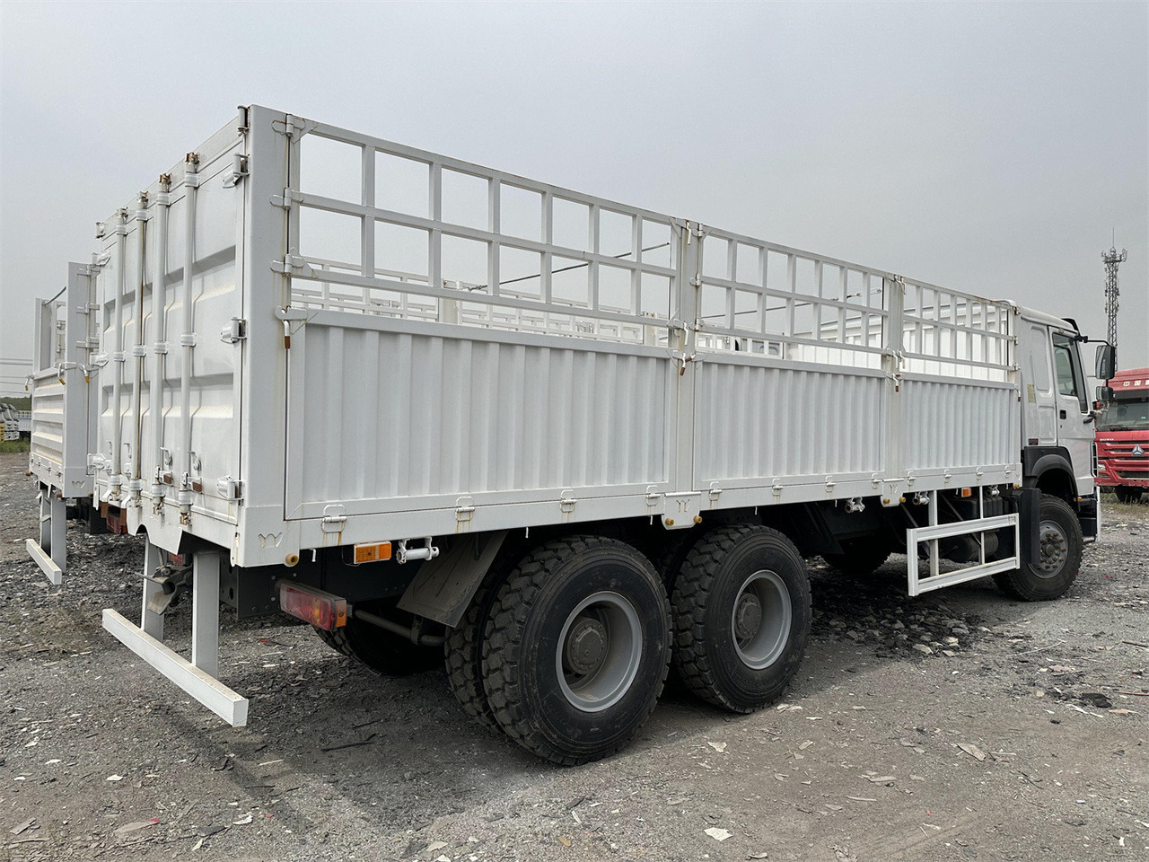 SINOTRUK HOWO 371 Cargo truck - 가축 트럭 : 사진 4 SINOTRUK HOWO 371 Cargo truck - 가축 트럭 : 사진 4