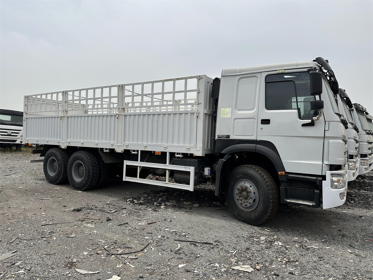 SINOTRUK HOWO 371 Cargo truck - 가축 트럭 : 사진 3 SINOTRUK HOWO 371 Cargo truck - 가축 트럭 : 사진 3