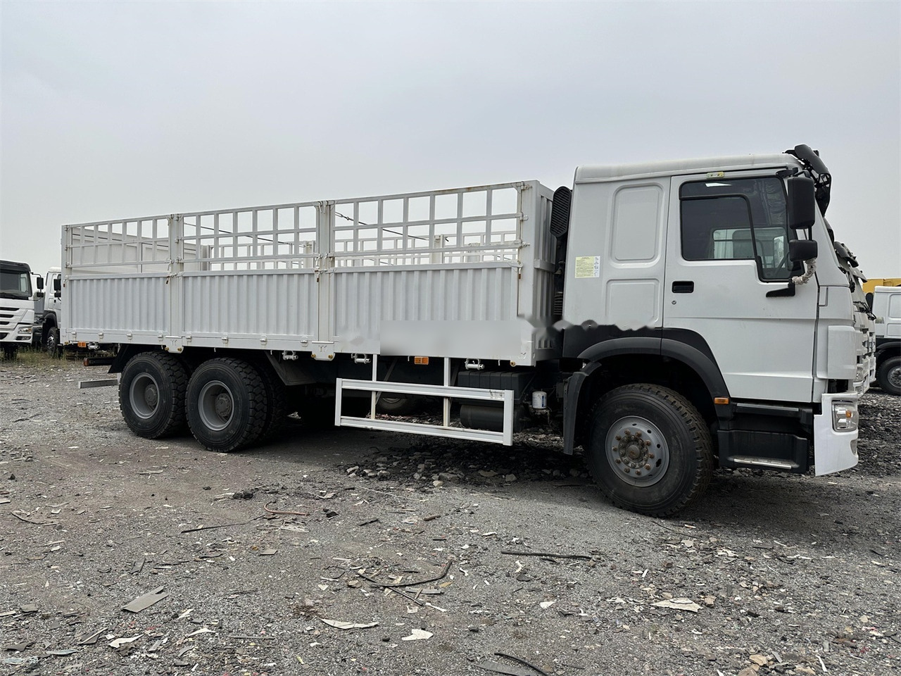 SINOTRUK HOWO 371 Cargo truck - 가축 트럭 : 사진 2 SINOTRUK HOWO 371 Cargo truck - 가축 트럭 : 사진 2
