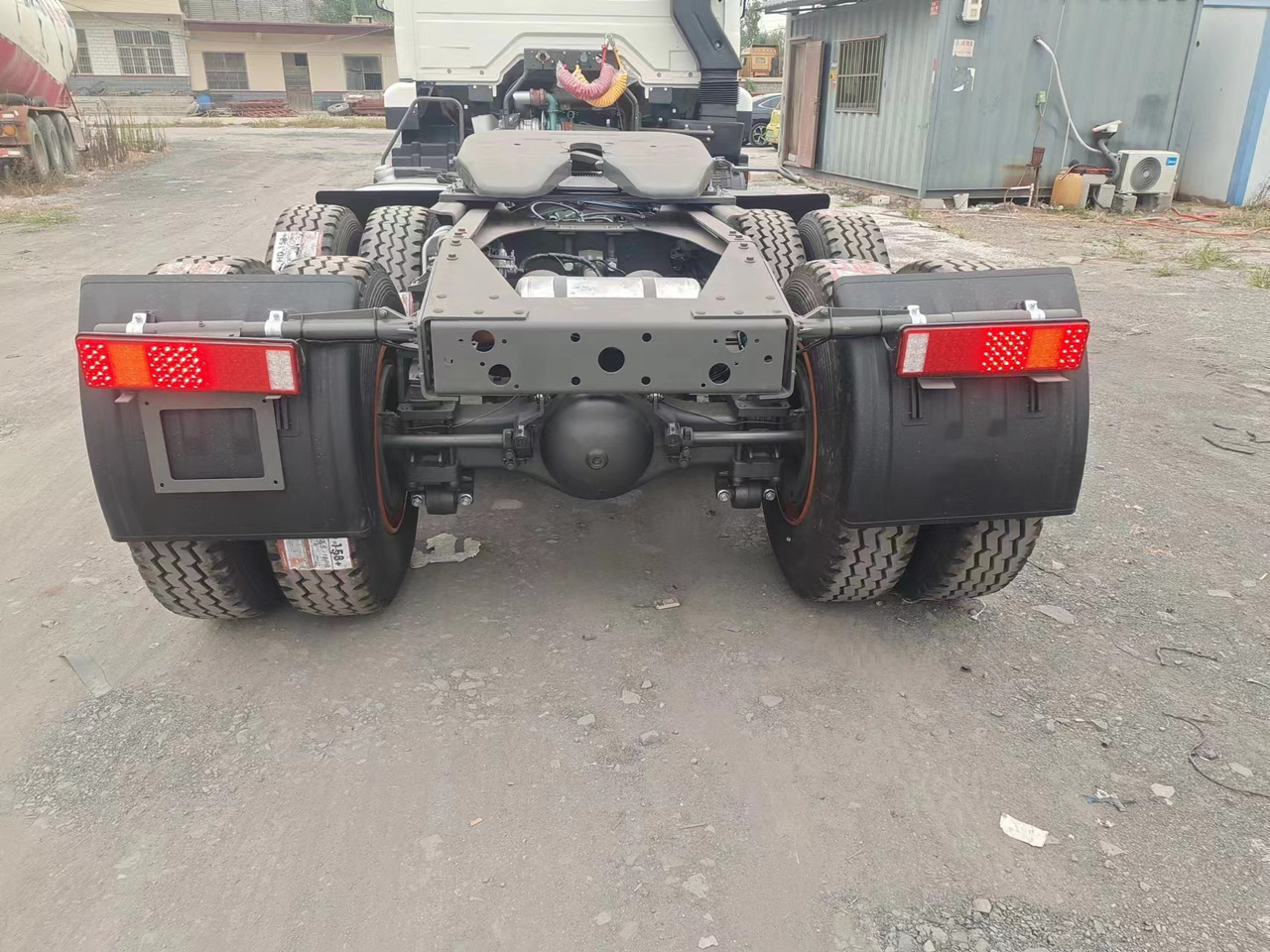 SINOTRUK HOWO 371hp 6X4 Tractor unit - 트랙터 유닛 : 사진 5 SINOTRUK HOWO 371hp 6X4 Tractor unit - 트랙터 유닛 : 사진 5