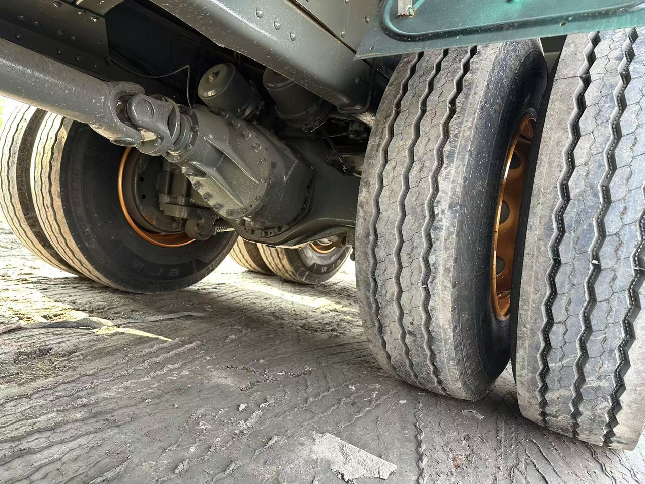 SINOTRUK HOWO 420hp 8x4 fence truck - 드롭사이드/ 플랫베드 트럭 : 사진 5 SINOTRUK HOWO 420hp 8x4 fence truck - 드롭사이드/ 플랫베드 트럭 : 사진 5