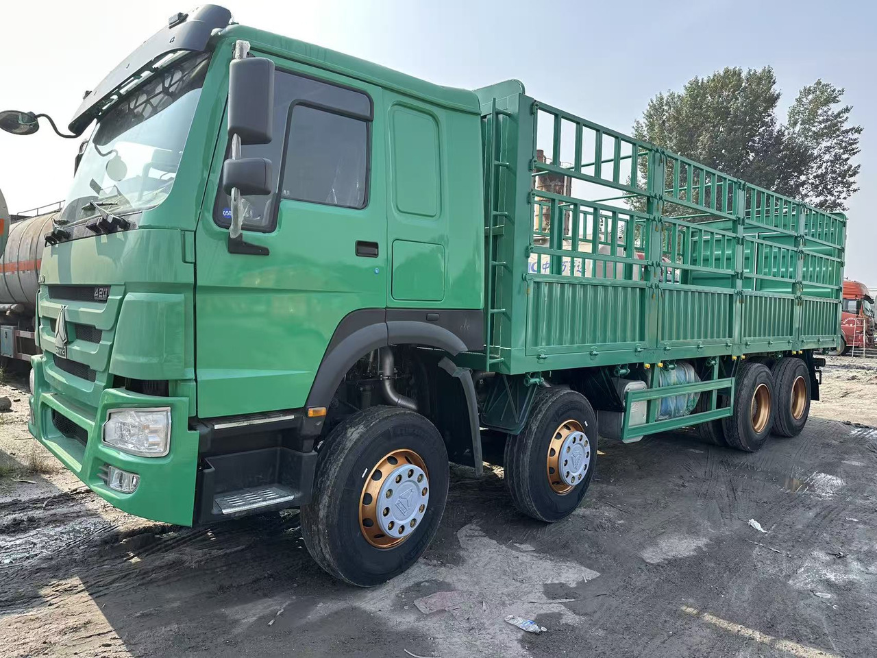 SINOTRUK HOWO 420hp 8x4 fence truck - 드롭사이드/ 플랫베드 트럭 : 사진 2 SINOTRUK HOWO 420hp 8x4 fence truck - 드롭사이드/ 플랫베드 트럭 : 사진 2