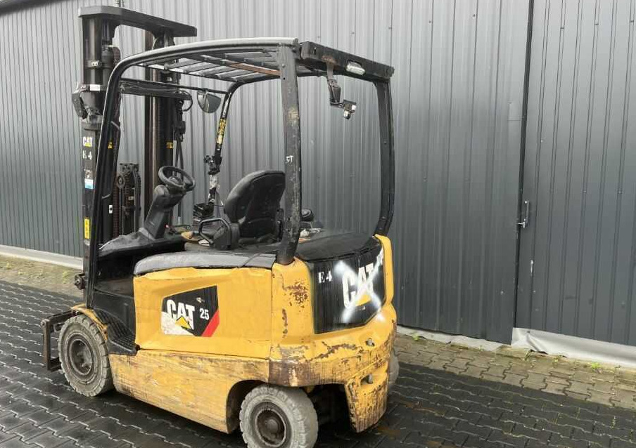 CAT Lift Trucks EP25CN - 전기 지게차 : 사진 3 CAT Lift Trucks EP25CN - 전기 지게차 : 사진 3