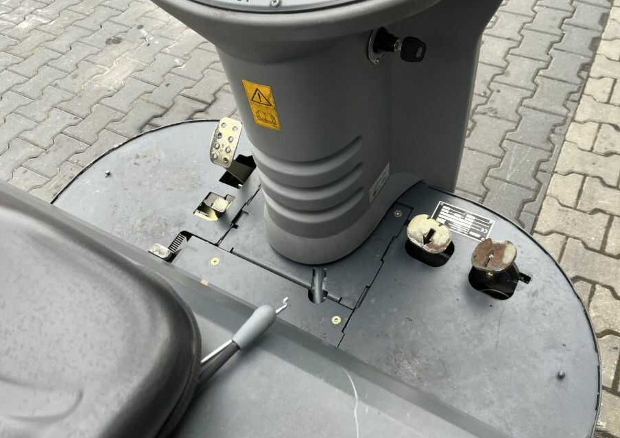 산업용 스위퍼 Hako Jonas 1200V : 사진 9 산업용 스위퍼 Hako Jonas 1200V : 사진 9