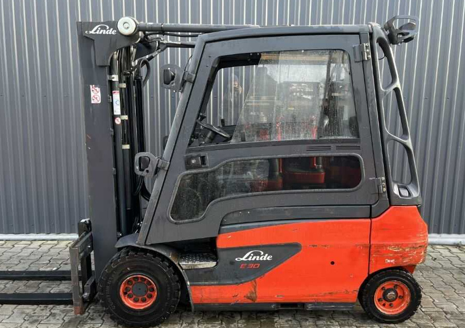 Linde E30L-01 - 전기 지게차 : 사진 2 Linde E30L-01 - 전기 지게차 : 사진 2