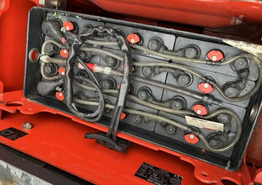 Linde P30C - 견인 트랙터 : 사진 5 Linde P30C - 견인 트랙터 : 사진 5