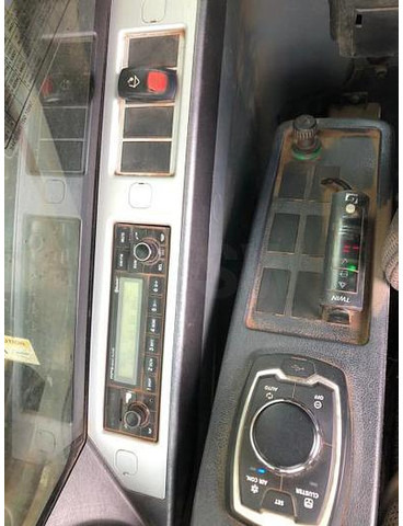 크롤러 굴삭기 Hyundai HX520L : 사진 16