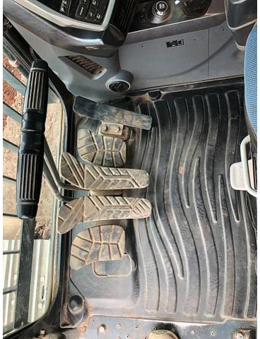 크롤러 굴삭기 Hyundai HX520L : 사진 17