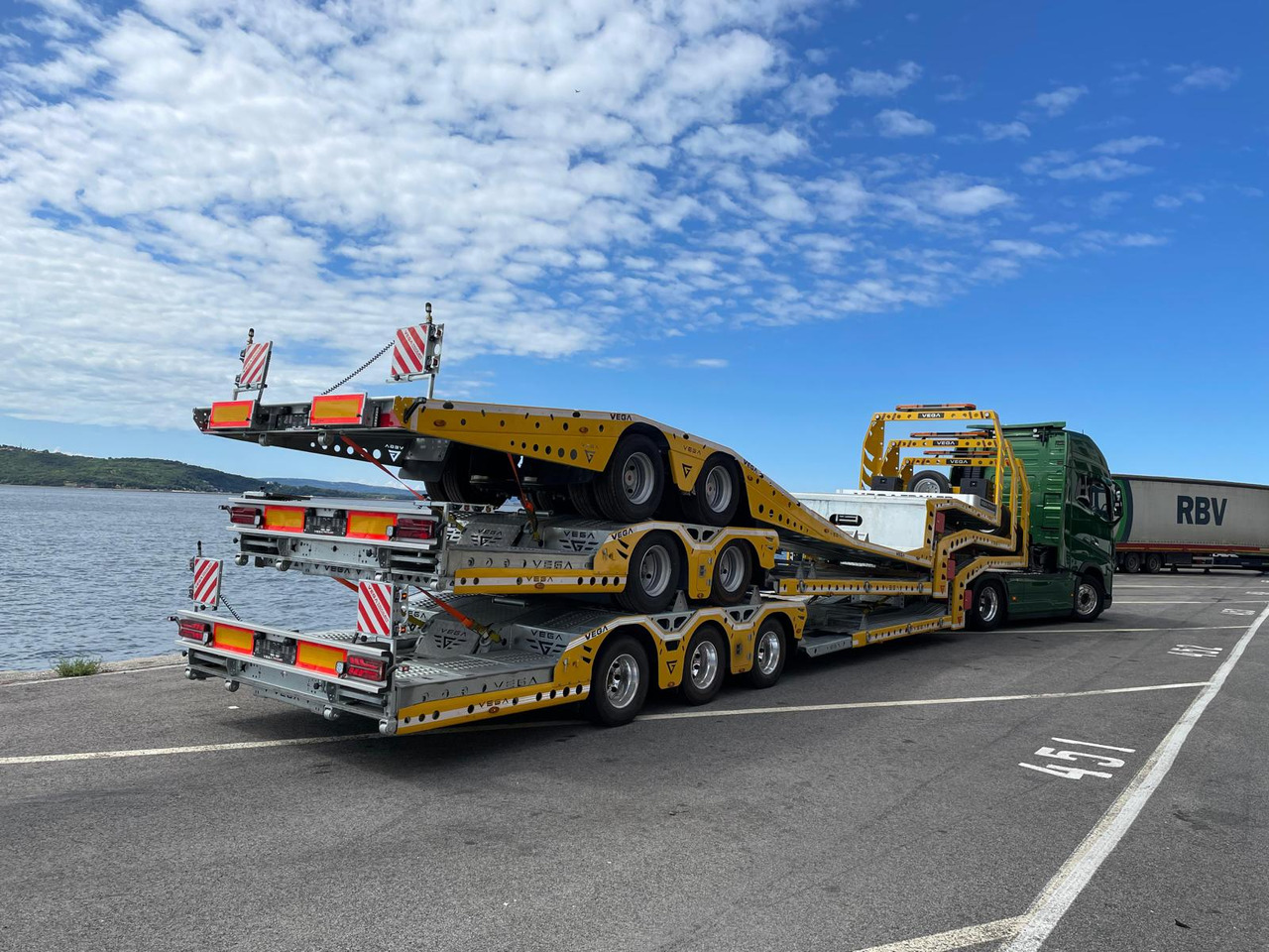 VEGA-3 (TRUCK CARRIER) - 자동 운반 장치 세미 트레일러 : 사진 2 VEGA-3 (TRUCK CARRIER) - 자동 운반 장치 세미 트레일러 : 사진 2