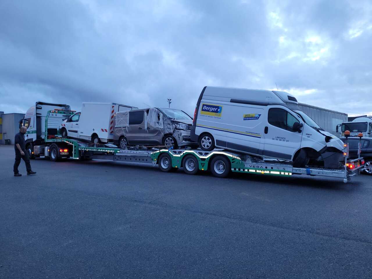 VEGA-3 (TRUCK CARRIER) - 자동 운반 장치 세미 트레일러 : 사진 5 VEGA-3 (TRUCK CARRIER) - 자동 운반 장치 세미 트레일러 : 사진 5