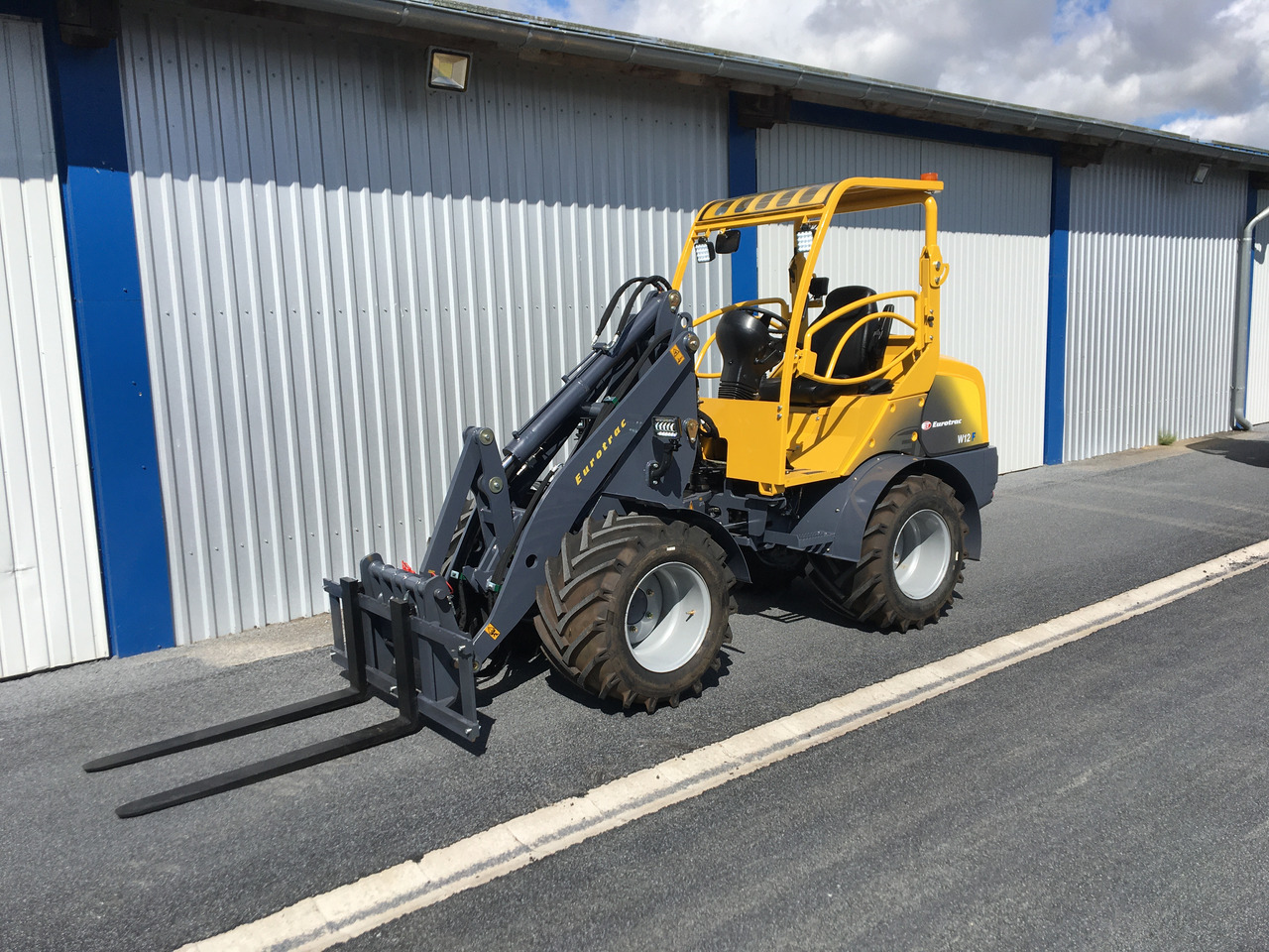 EUROTRAC W12F Schutzdach - 굴착기 : 사진 1 EUROTRAC W12F Schutzdach - 굴착기 : 사진 1