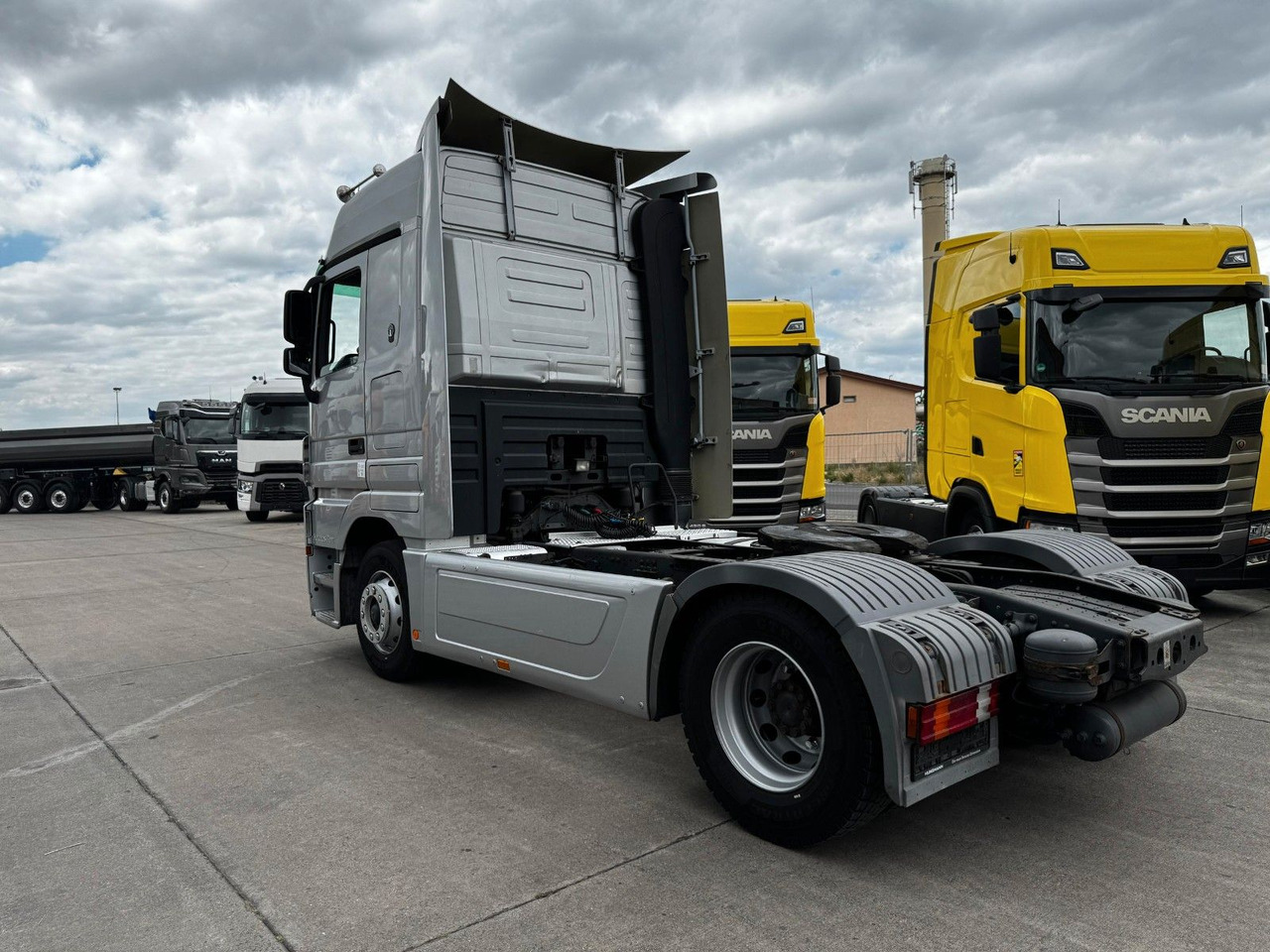 Mercedes-Benz ACTROS 1844 * AUTOMATIK * TOP * NEUE REIFEN - 트랙터 유닛 : 사진 5 Mercedes-Benz ACTROS 1844 * AUTOMATIK * TOP * NEUE REIFEN - 트랙터 유닛 : 사진 5