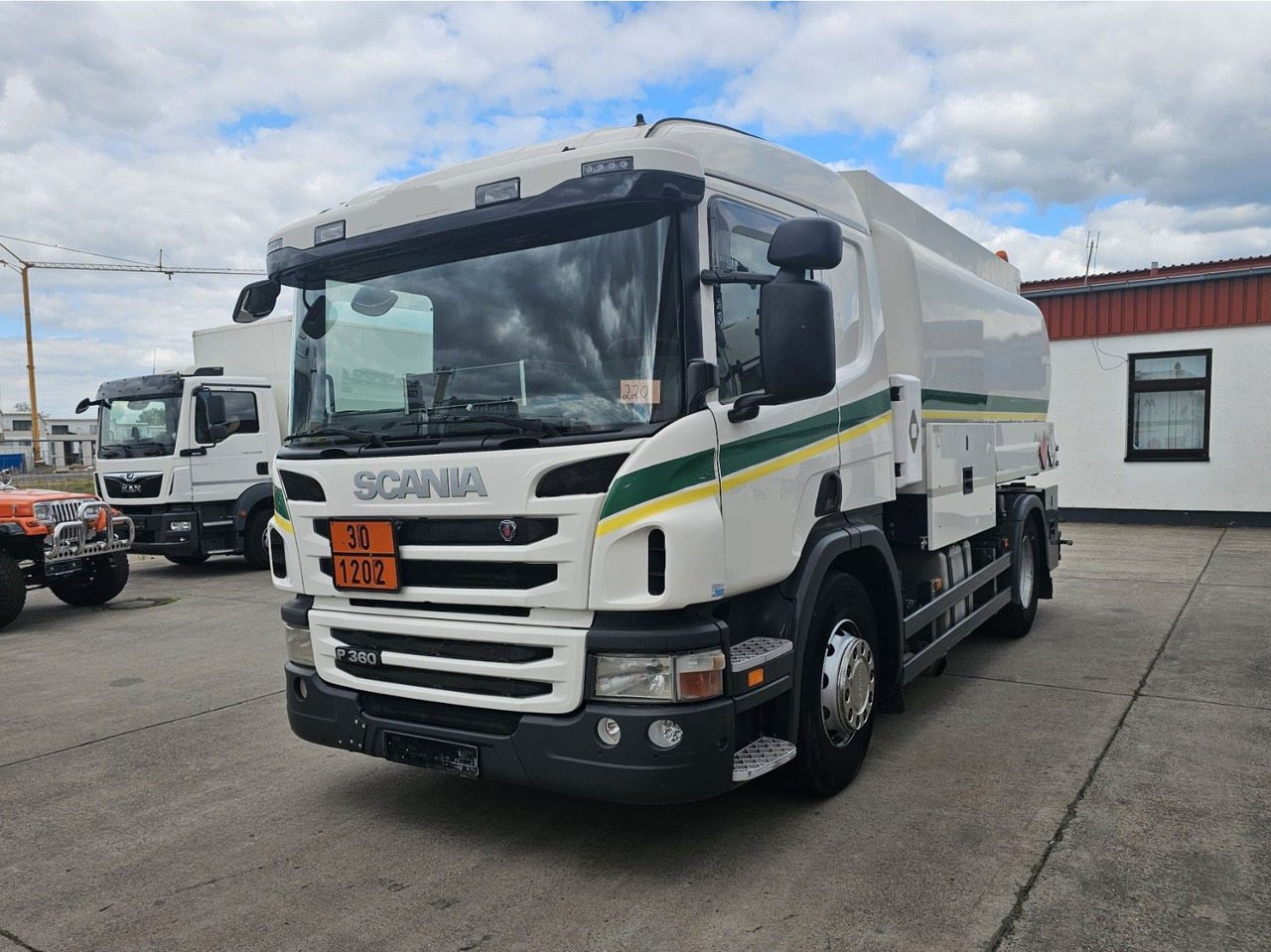 Scania P 360 * OBER/-UNTER * 3 KAMMER * BENZIN * - 유조트럭 : 사진 1 Scania P 360 * OBER/-UNTER * 3 KAMMER * BENZIN * - 유조트럭 : 사진 1