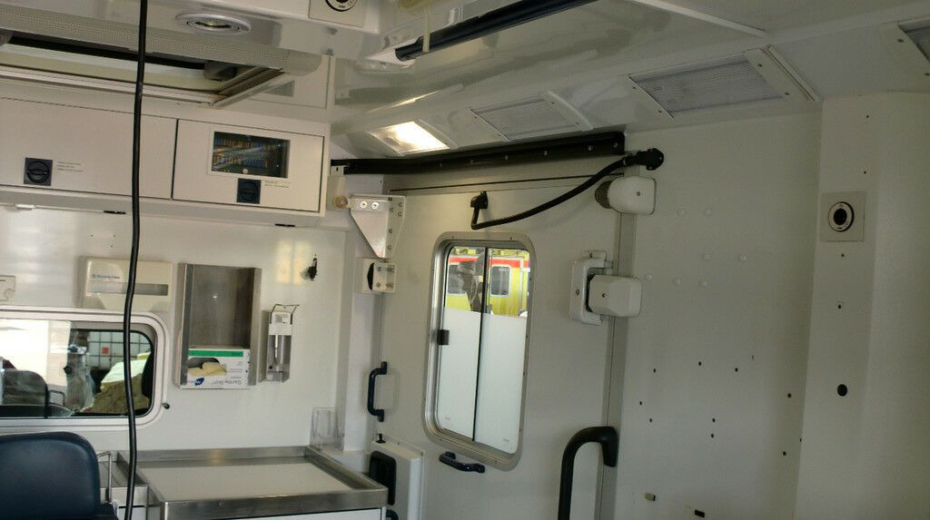 Mercedes-Benz Sprinter 516 CDI 4x4 WAS Koffer // Garantie // Mercedes-Benz Sprinter 516 CDI 4x4 WAS Koffer // Garantie // - 구급차 : 사진 4 Mercedes-Benz Sprinter 516 CDI 4x4 WAS Koffer // Garantie // Mercedes-Benz Sprinter 516 CDI 4x4 WAS Koffer // Garantie // - 구급차 : 사진 4