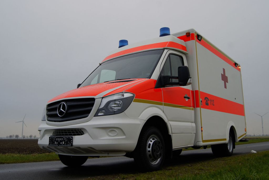 Mercedes-Benz Sprinter 516 // Mod. 2014 // 1 J Garantie // - 구급차 : 사진 1 Mercedes-Benz Sprinter 516 // Mod. 2014 // 1 J Garantie // - 구급차 : 사진 1