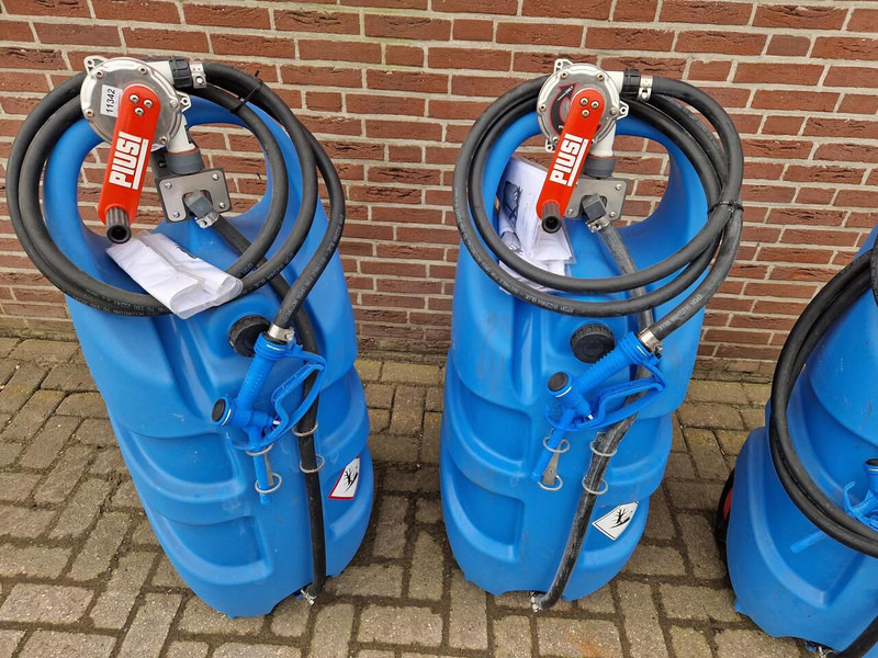 Mobiele kunststof tank voor AdBlue - 유조트럭 : 사진 4 Mobiele kunststof tank voor AdBlue - 유조트럭 : 사진 4