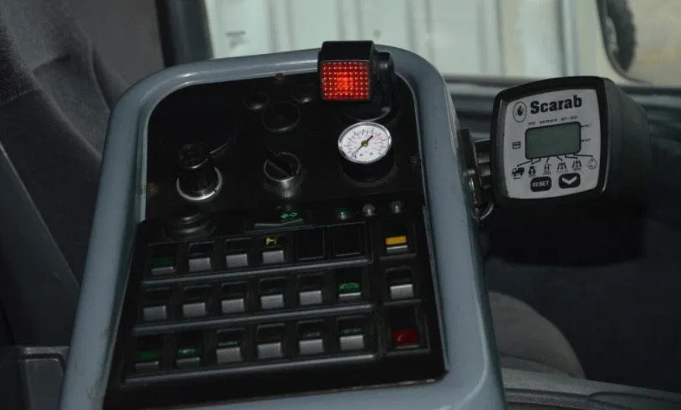 SCANIA 220 Scarab Magnum - 거리 청소 차량 : 사진 4 SCANIA 220 Scarab Magnum - 거리 청소 차량 : 사진 4