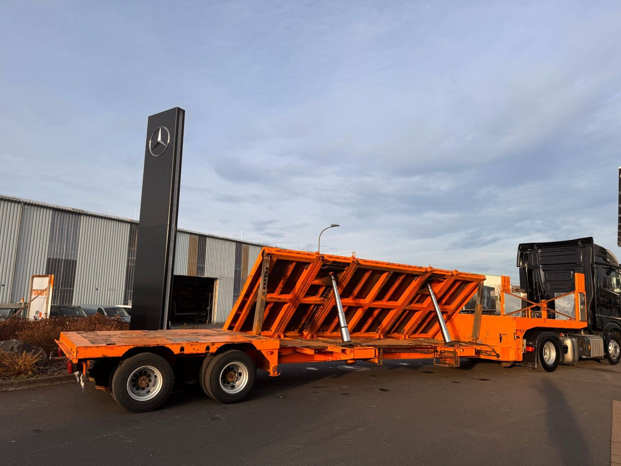 Dinkel DSAFA 36000 Schräglader/Tieflader 2x Lenkachse - 저하대 세미 트레일러 : 사진 1 Dinkel DSAFA 36000 Schräglader/Tieflader 2x Lenkachse - 저하대 세미 트레일러 : 사진 1