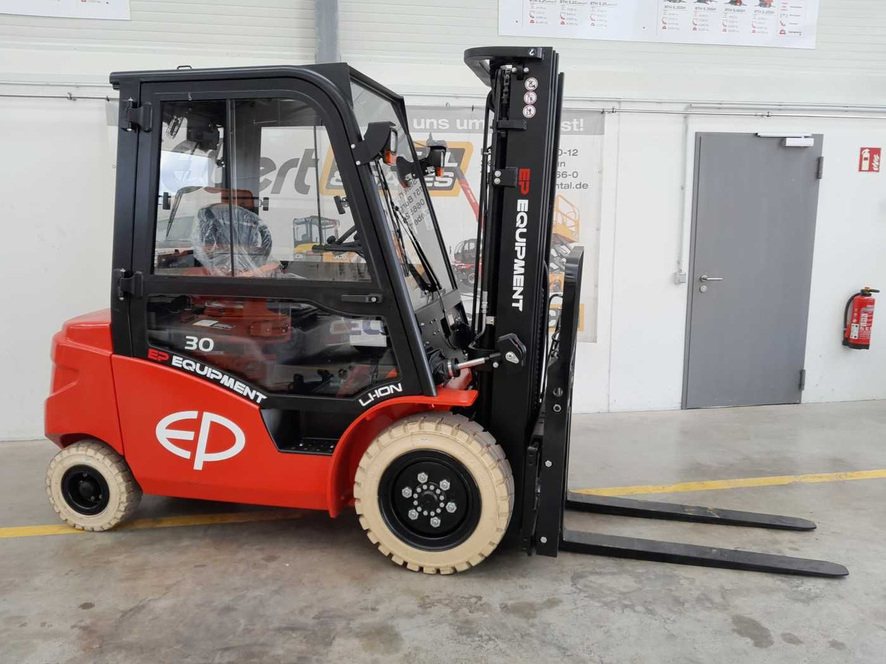 EP Equipment EFL303 / 3,0T / Triplex: 4,80m / SS - 전기 지게차 : 사진 5 EP Equipment EFL303 / 3,0T / Triplex: 4,80m / SS - 전기 지게차 : 사진 5
