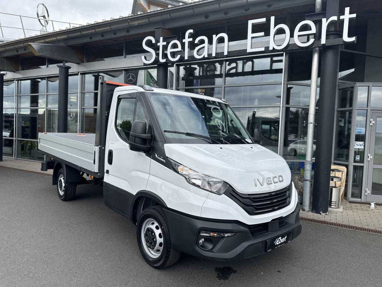 Iveco Daily 35S16 A8 Pritsche *R3.450mm*AHK* - 플랫베드 밴 : 사진 1 Iveco Daily 35S16 A8 Pritsche *R3.450mm*AHK* - 플랫베드 밴 : 사진 1