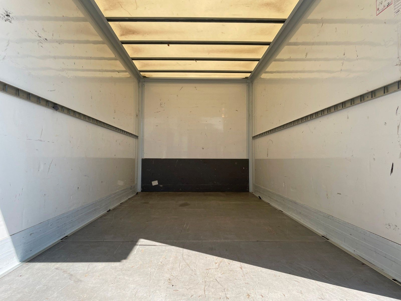 Iveco Daily 35S16 *Koffer*LBW*Klima* - 박스 밴 : 사진 4 Iveco Daily 35S16 *Koffer*LBW*Klima* - 박스 밴 : 사진 4