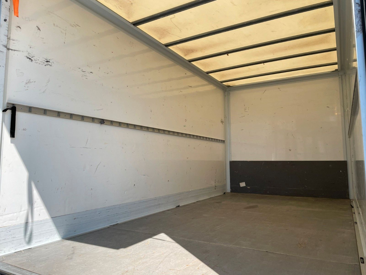 Iveco Daily 35S16 *Koffer*LBW*Klima* - 박스 밴 : 사진 5 Iveco Daily 35S16 *Koffer*LBW*Klima* - 박스 밴 : 사진 5