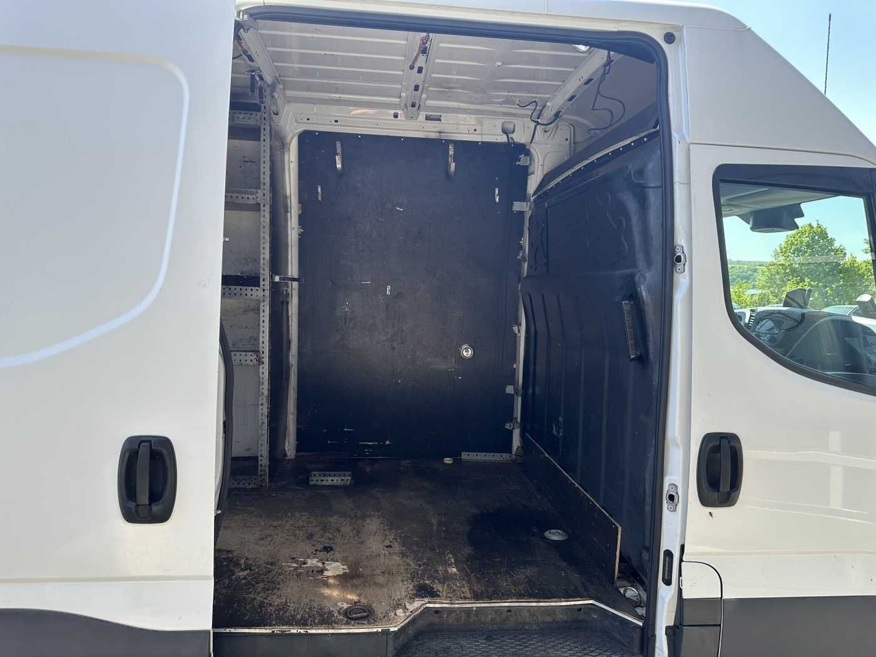 Iveco Daily 50C16 R4.100mm *AHK*Automatik*Ladekran* - 패널 밴 : 사진 5 Iveco Daily 50C16 R4.100mm *AHK*Automatik*Ladekran* - 패널 밴 : 사진 5