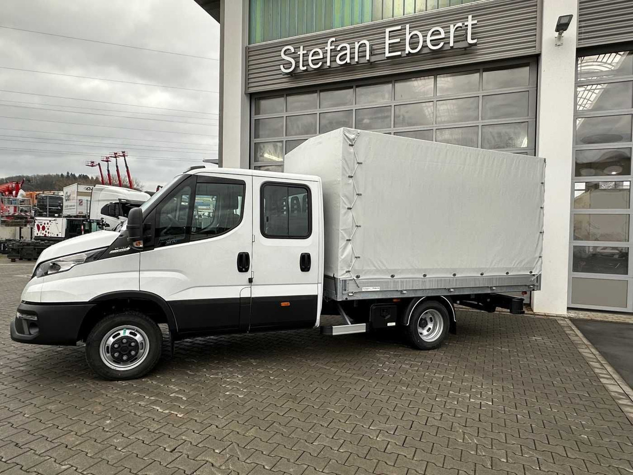 Iveco Daily 50C18H A8 DoKa *AHK*Automatik*7-Sitze* - 플랫베드 밴, 콤비 밴 : 사진 4 Iveco Daily 50C18H A8 DoKa *AHK*Automatik*7-Sitze* - 플랫베드 밴, 콤비 밴 : 사진 4