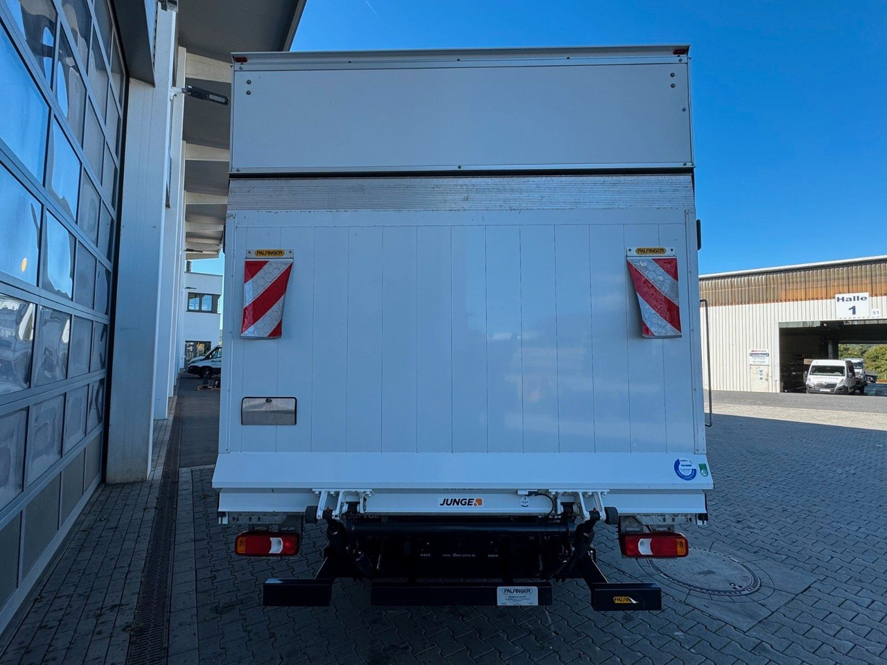 Iveco Daily 70C18 A8 *Koffer*LBW*Automatik* - 박스 밴 : 사진 5 Iveco Daily 70C18 A8 *Koffer*LBW*Automatik* - 박스 밴 : 사진 5