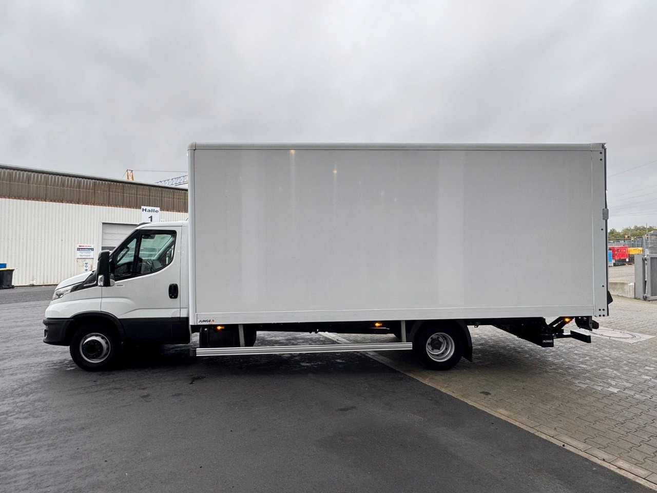 Iveco Daily 70C18 A8 *Koffer*LBW*Automatik* - 박스 밴 : 사진 5 Iveco Daily 70C18 A8 *Koffer*LBW*Automatik* - 박스 밴 : 사진 5
