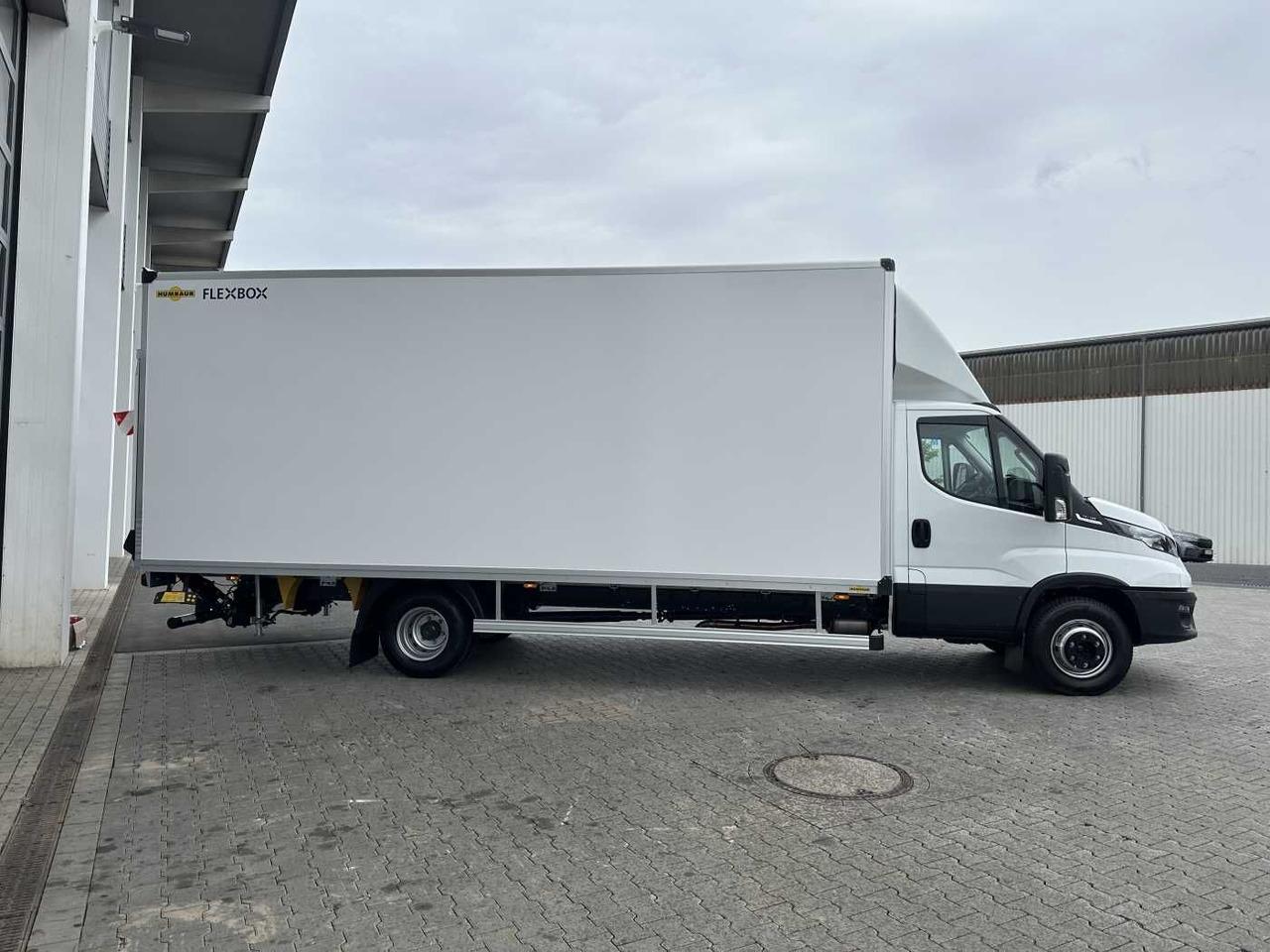 Iveco Daily 70C18 HA8 *R5.100mm*LBW*Luft*Automatik* - 박스 밴 : 사진 4 Iveco Daily 70C18 HA8 *R5.100mm*LBW*Luft*Automatik* - 박스 밴 : 사진 4