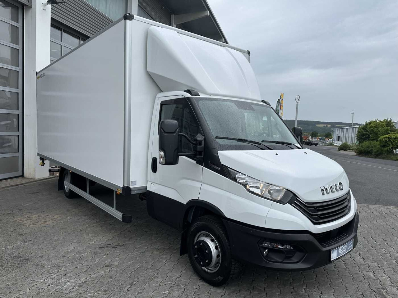 Iveco Daily 70C18 HA8 *R5.100mm*LBW*Luft*Automatik* - 박스 밴 : 사진 3 Iveco Daily 70C18 HA8 *R5.100mm*LBW*Luft*Automatik* - 박스 밴 : 사진 3