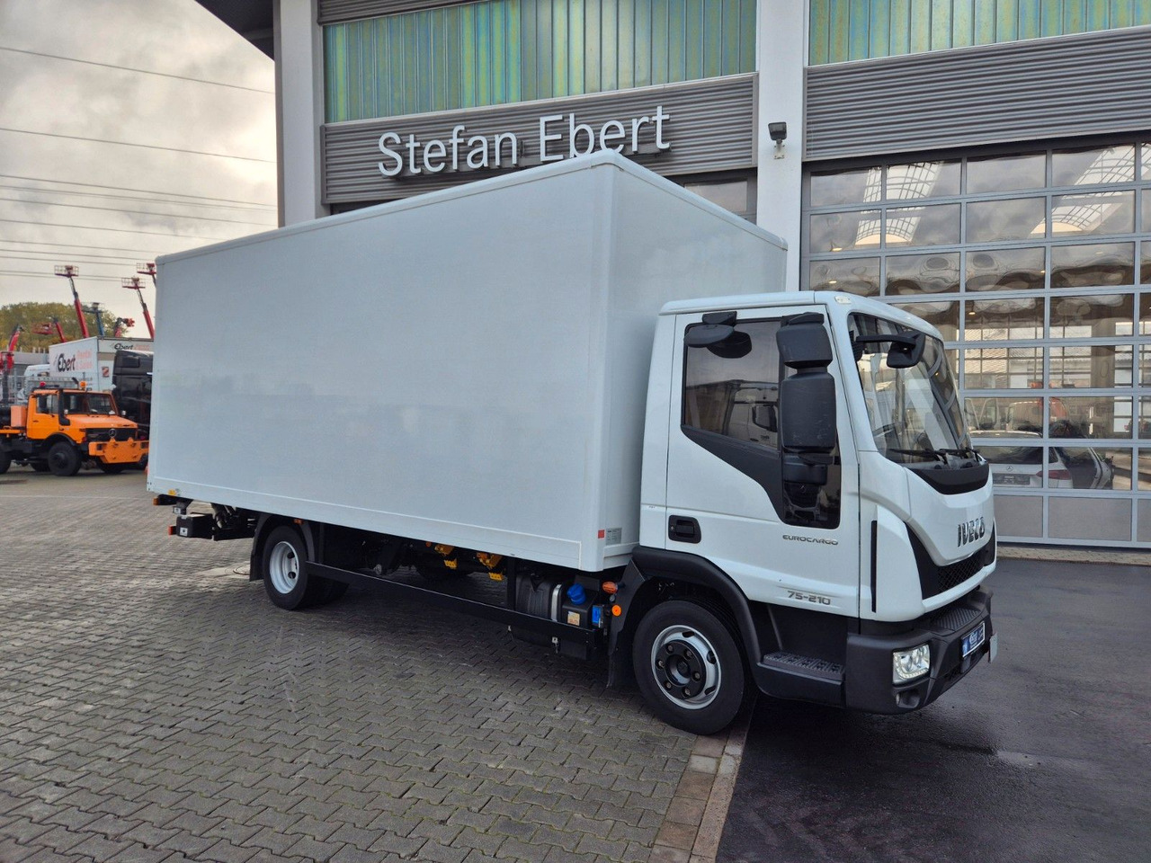 Iveco Eurocargo 75-210 Koffer LBW - 박스 밴 : 사진 5 Iveco Eurocargo 75-210 Koffer LBW - 박스 밴 : 사진 5