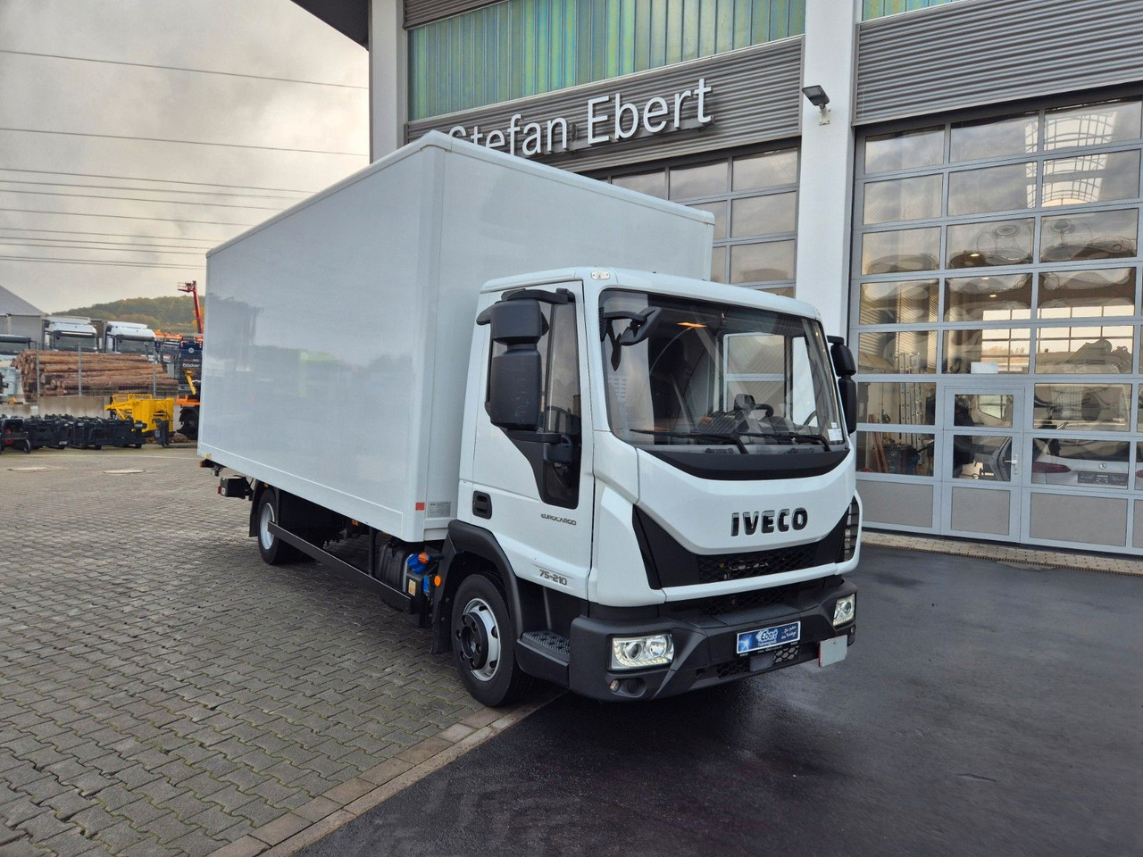 Iveco Eurocargo 75-210 Koffer LBW - 박스 밴 : 사진 3 Iveco Eurocargo 75-210 Koffer LBW - 박스 밴 : 사진 3